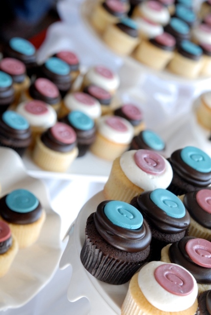 Cupcakes with pink and blue monogram toppers