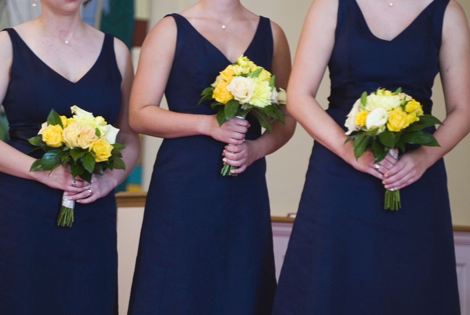 yellow and white bridesmaid bouquets