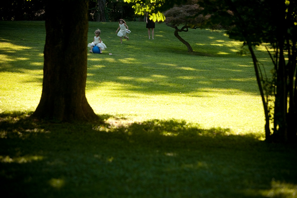 kids play in the grass