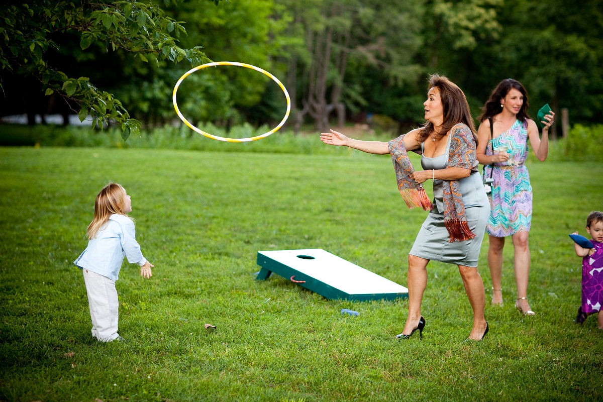 guests and kids play with a hula hoop