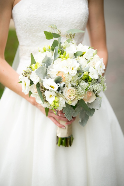 A white bridal bouquet with hints of gray