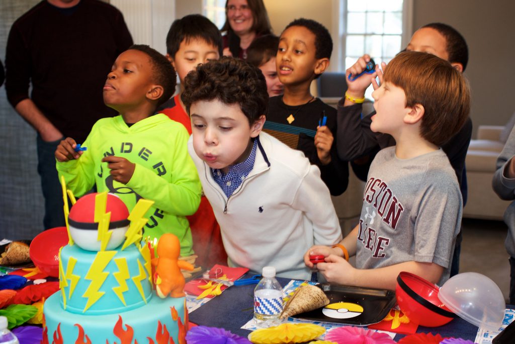 video game birthday party: pokemon cake 