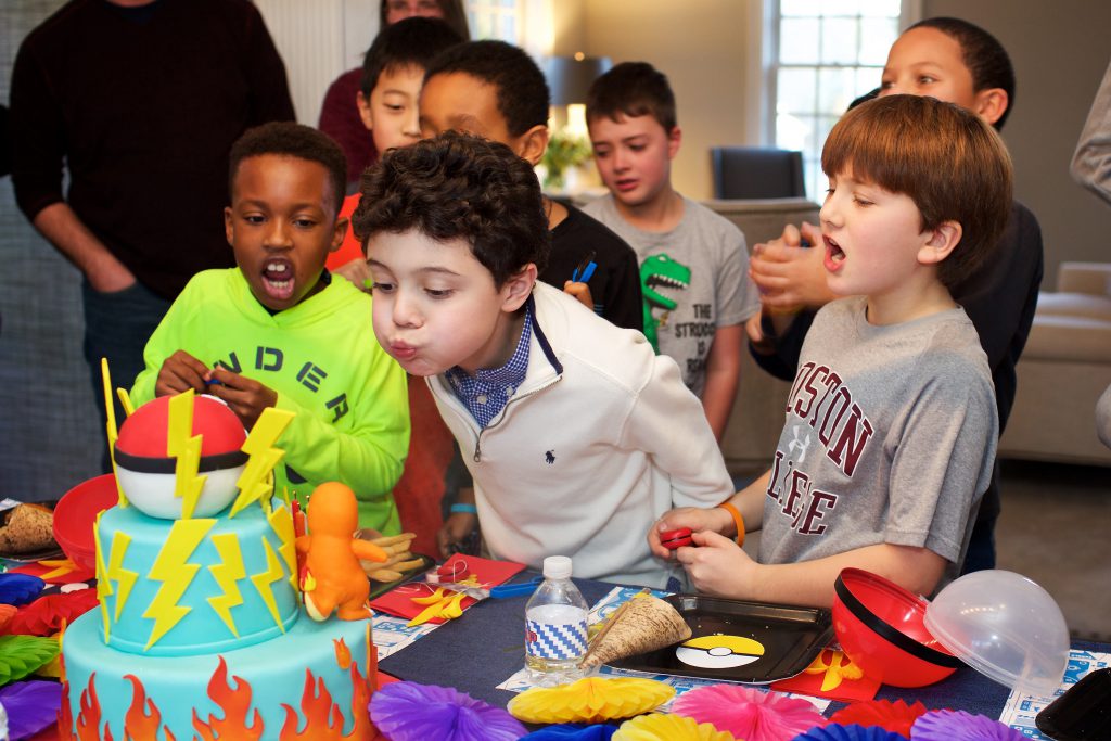 video game birthday party: pokemon cake 