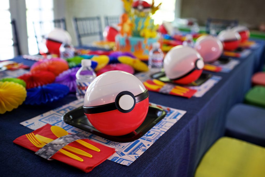 video game birthday party tablescape