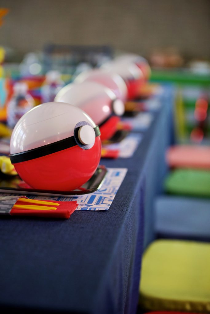 video game birthday party tablescape