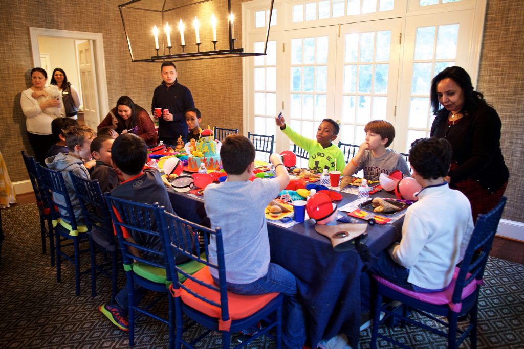 video game birthday party tablescape
