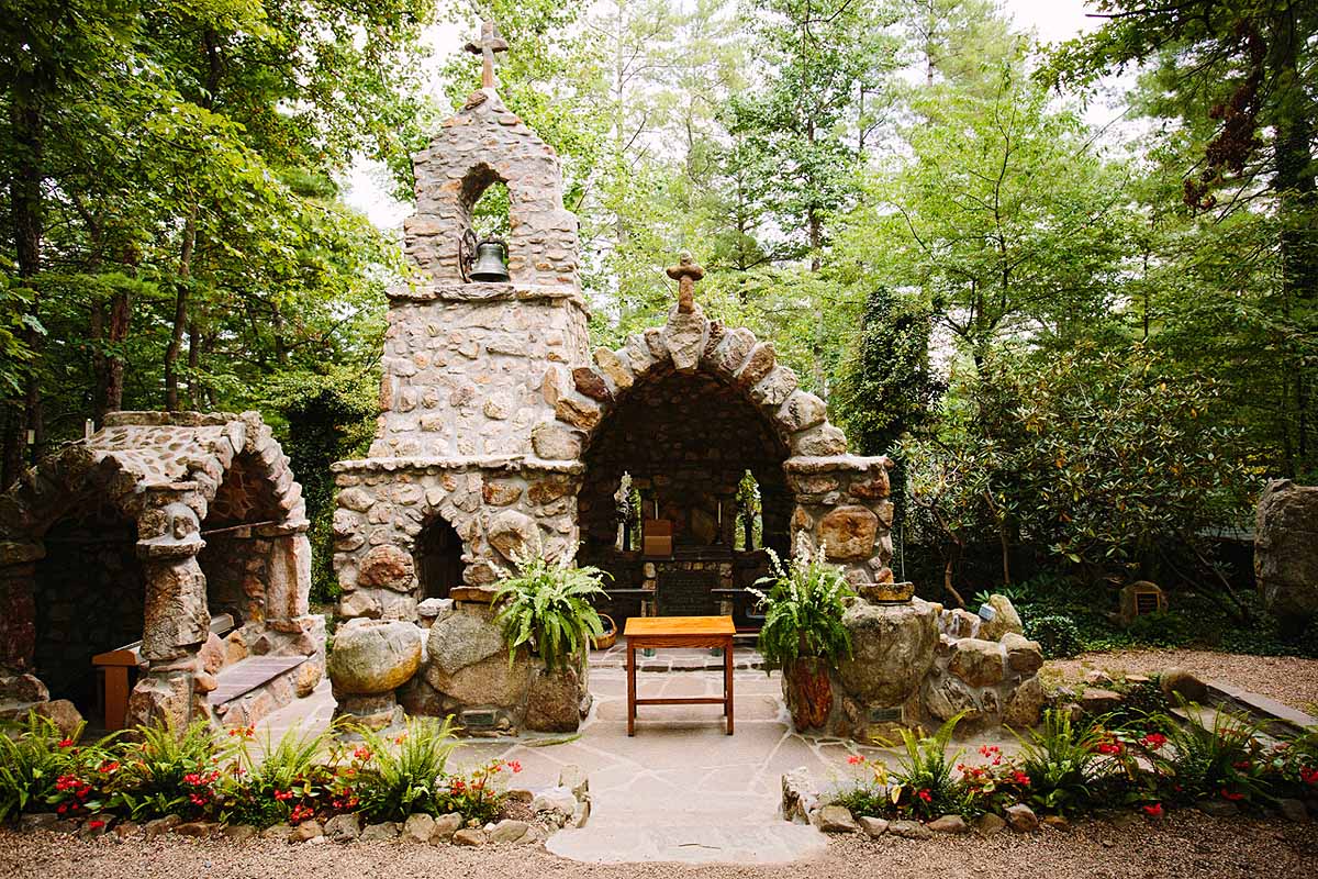 Virginia Destination Wedding Shrine Mont by top wedding planner Bellwether Events 03