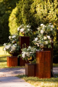 rust manor house wedding ceremony flowers
