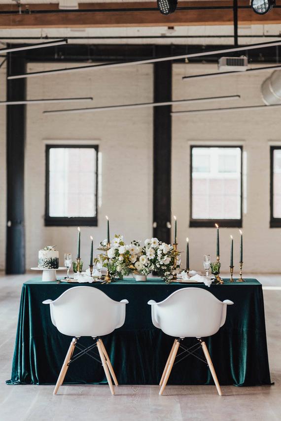 emerald royal wedding idea - velvet table linens