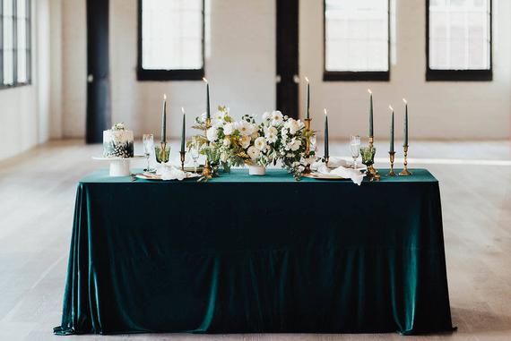 emerald royal wedding idea - velvet table cloth