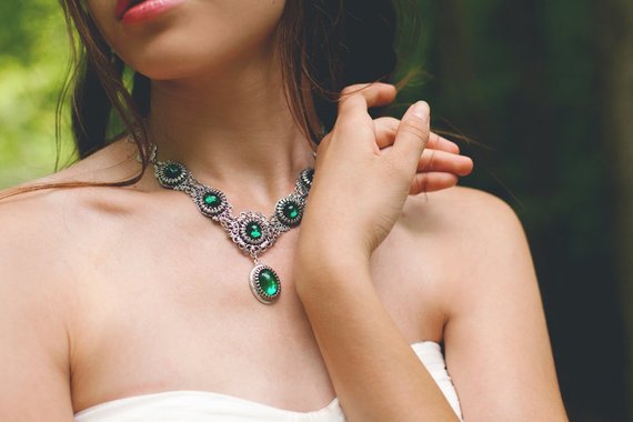 emerald royal wedding idea - necklace
