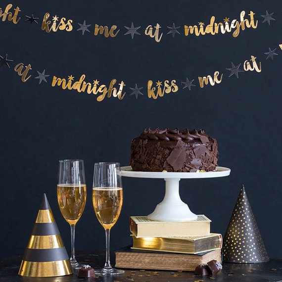 New Years Eve Party ideas - kiss me banner
