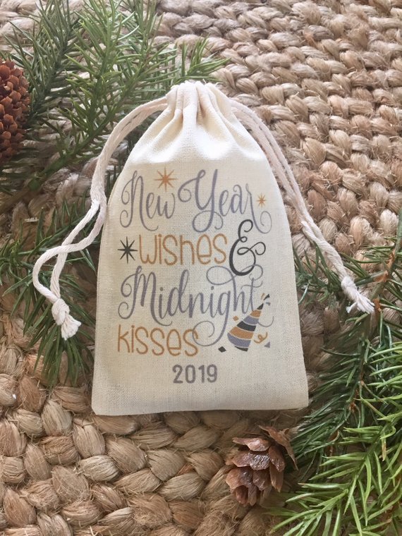 New Years Eve Party Ideas - kisses favor bag