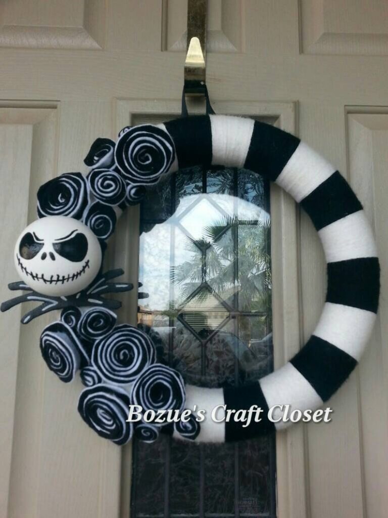 black and white halloween wreath - jack skellington