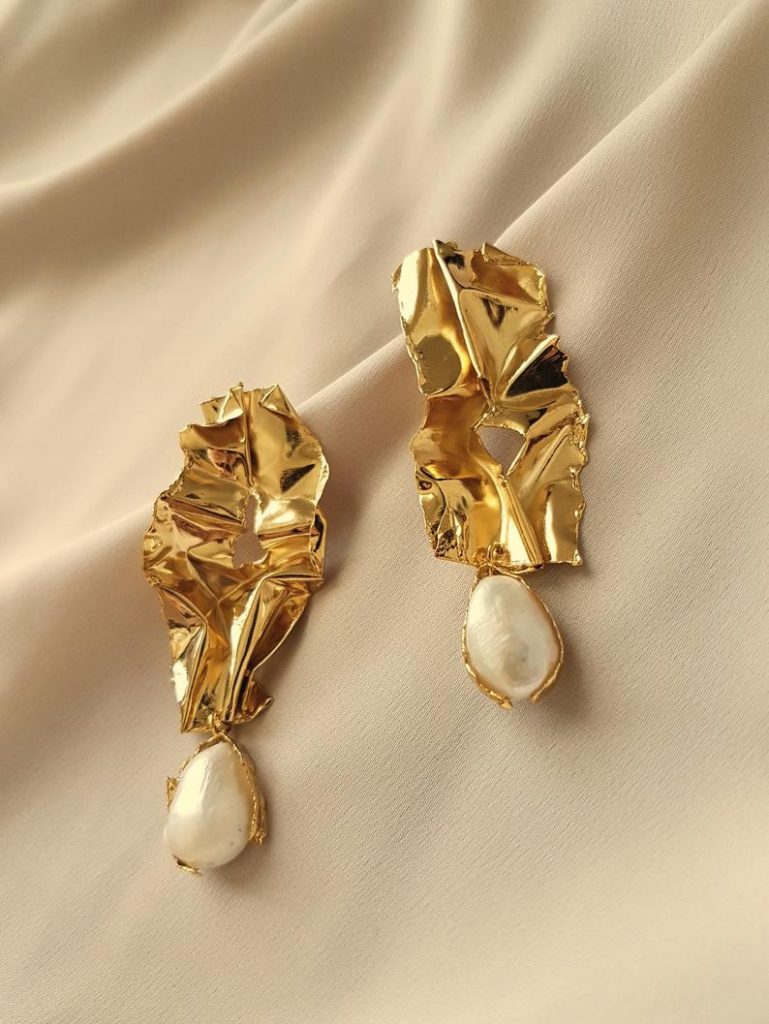 etsy wedding idea: gold and pearl statement earrings