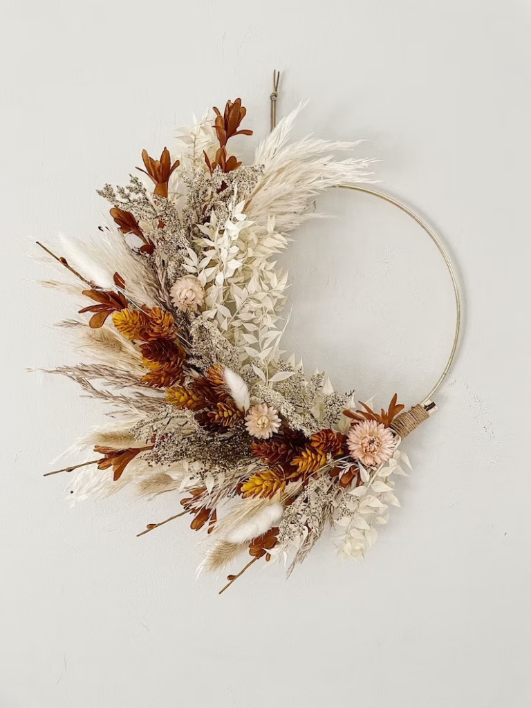 Fall decor: dried flower wreath - modern and asymmetrical